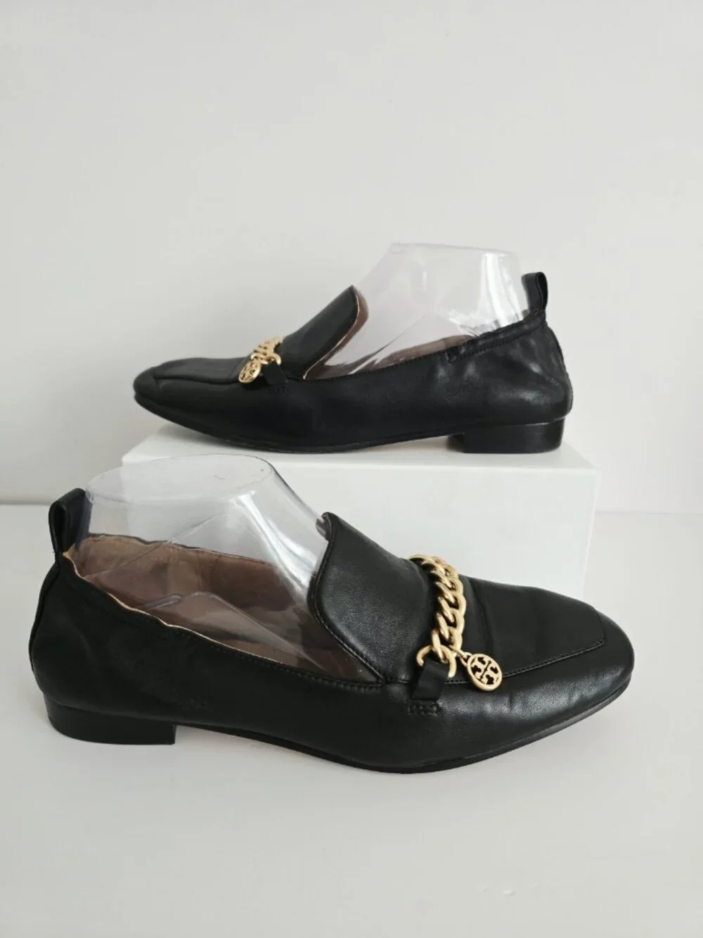Tory Burch Mini Benton Black Loafers Flats 7.5 Gold Chain Charm Slip On Shoes